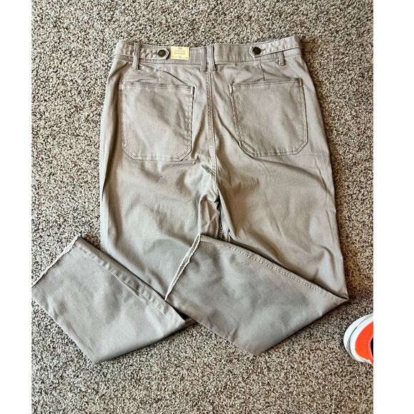 NWT Democracy Ab Technology Fray Hem Capri Pants, Beige, Size 12, Stretch Waist - Picture 2 of 9